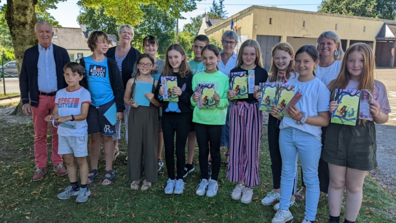 Remise du livre des Fables de la Fontaine